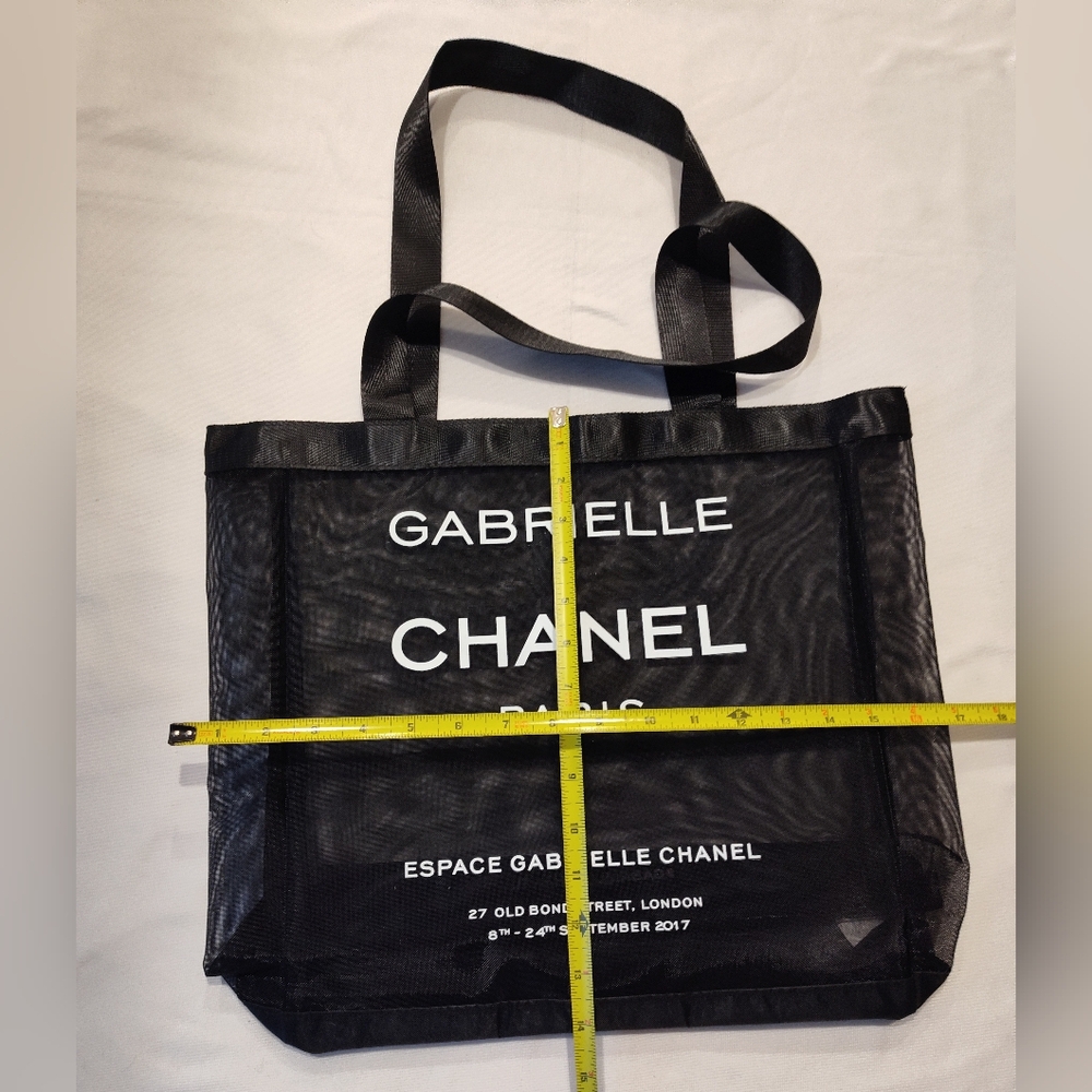 CHANEL Gabrielle Black Mesh Tote Bag Espace Gabrielle Chanel Paris London 2017 - Picture 3 of 4